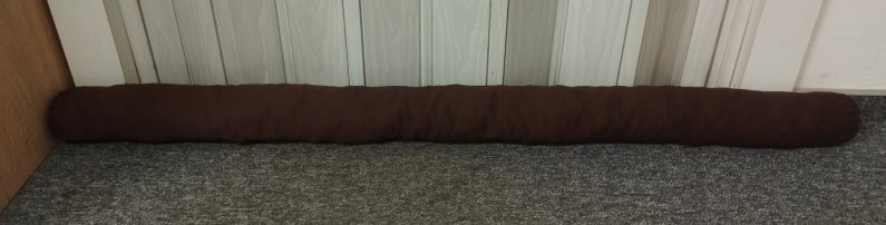 Protiprůvaňák - hnědý 80 cm