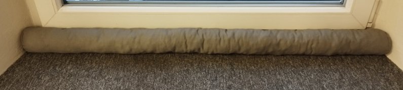 Protiprůvaňák - světle šedý 70 cm