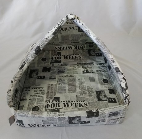 Domeček pro domácí mazlíčky - pyramida - noviny - Výprodej